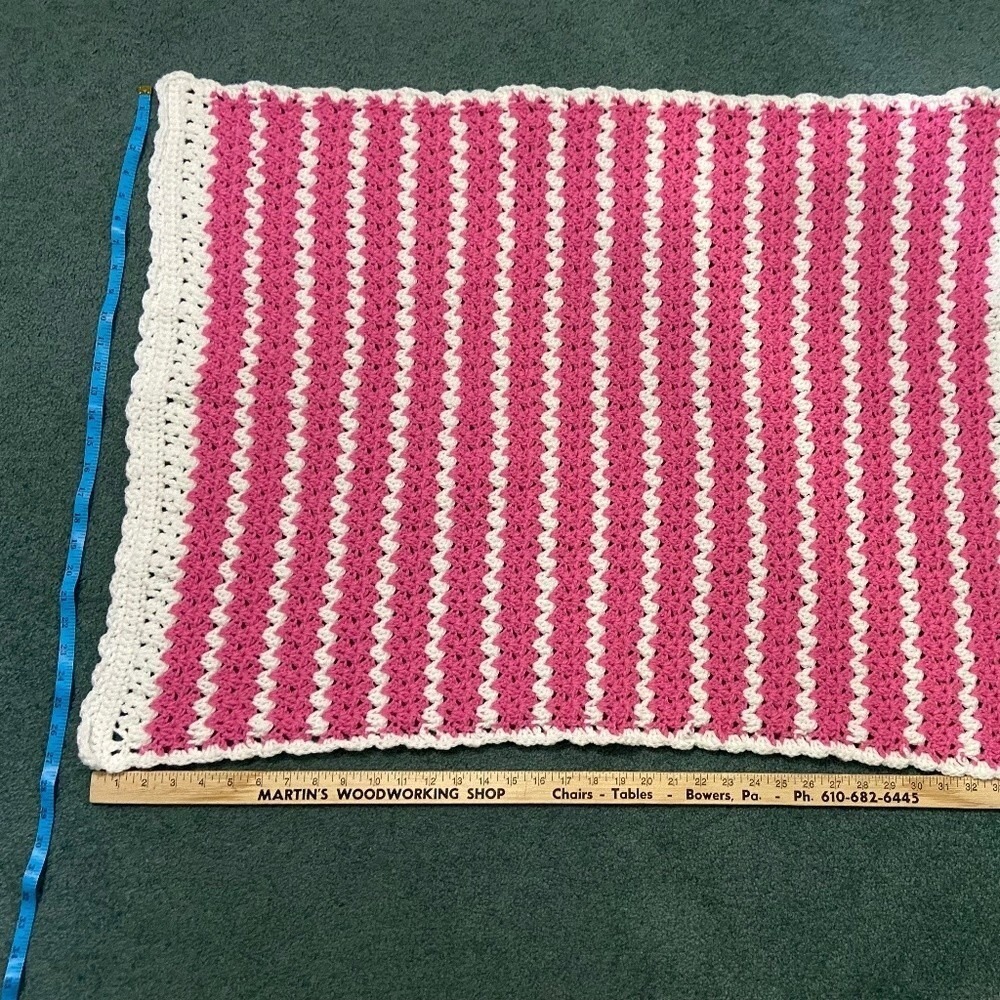 Mary Dugan Pink White Crochet Baby Blanket Striped V-Stitch Scalloped Edge 27x36